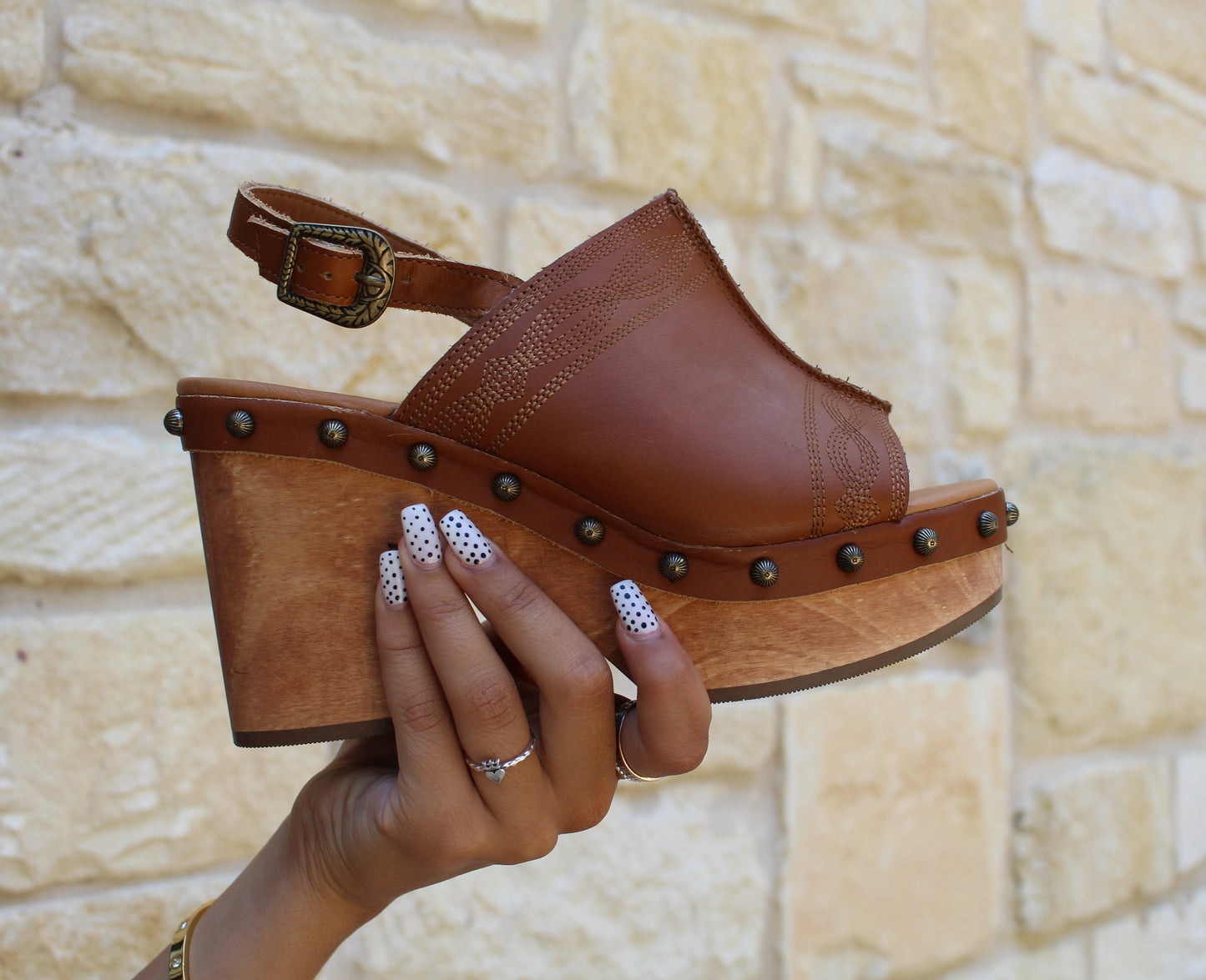 Dingo Clover Wooden Sandal Tan