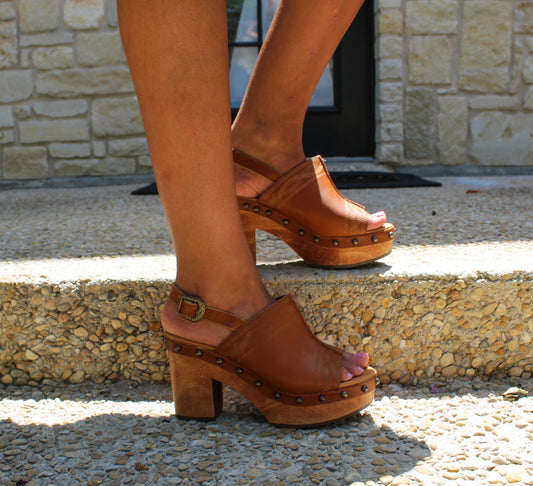 Dingo Clover Wooden Sandal Tan