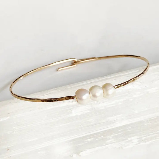 BBJ Modern Sliiding Pearl Cuff