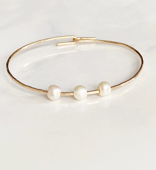 BBJ Modern Sliiding Pearl Cuff